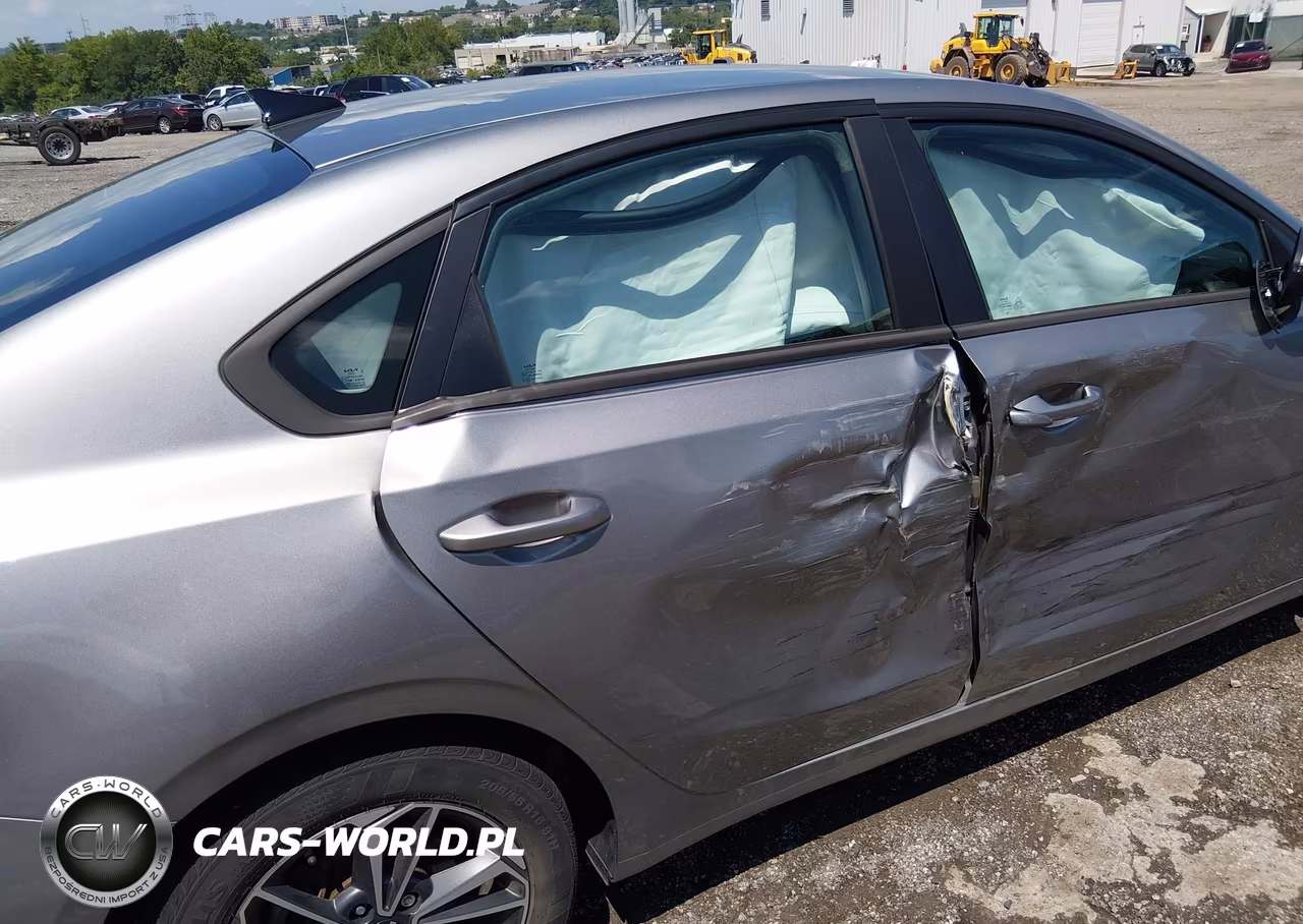 2023 Kia Forte Lxs VIN:3KPF24AD9PE543409 - 6