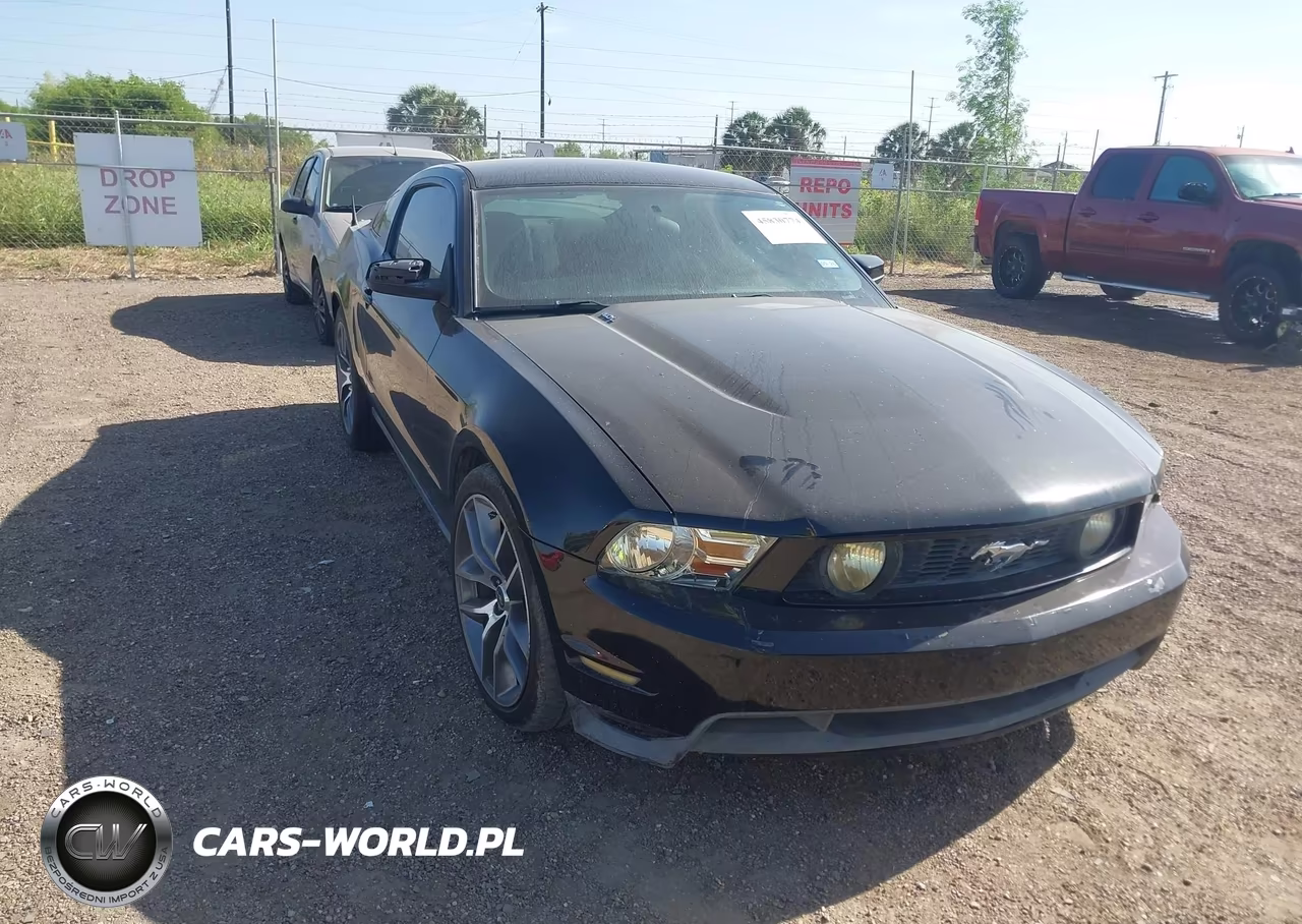 2010 Ford Mustang V6-V6 Premium