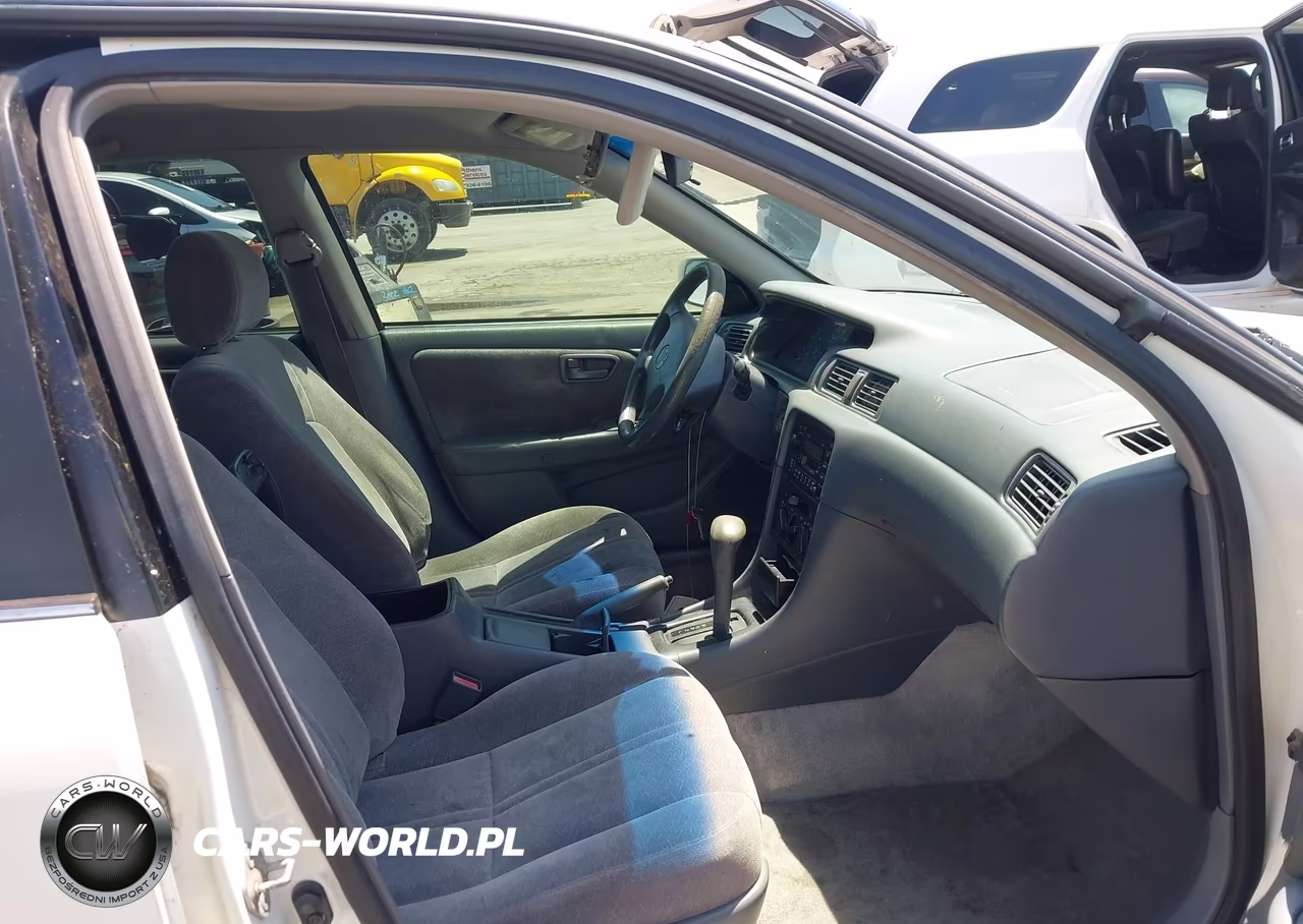1999 Toyota Camry Le VIN:4T1BG22K6XU886709 - 5