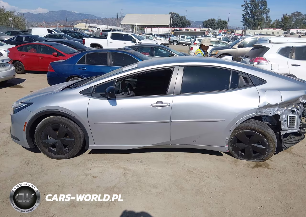 2024 Toyota Prius Le VIN:JTDACAAU7R3037934 - 14