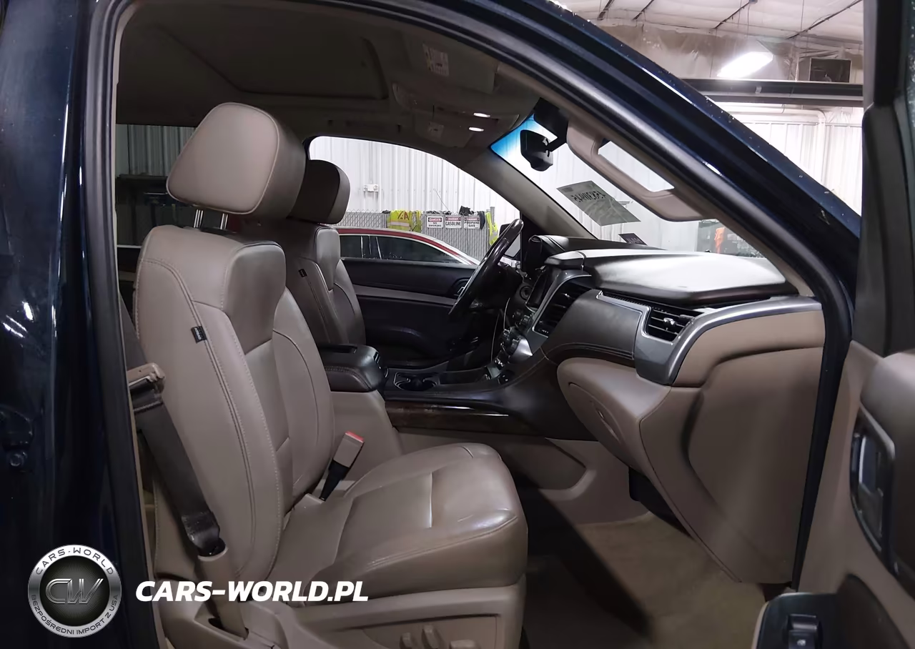 2019 Chevrolet Suburban Lt VIN:1GNSKHKC1KR138211 - 5