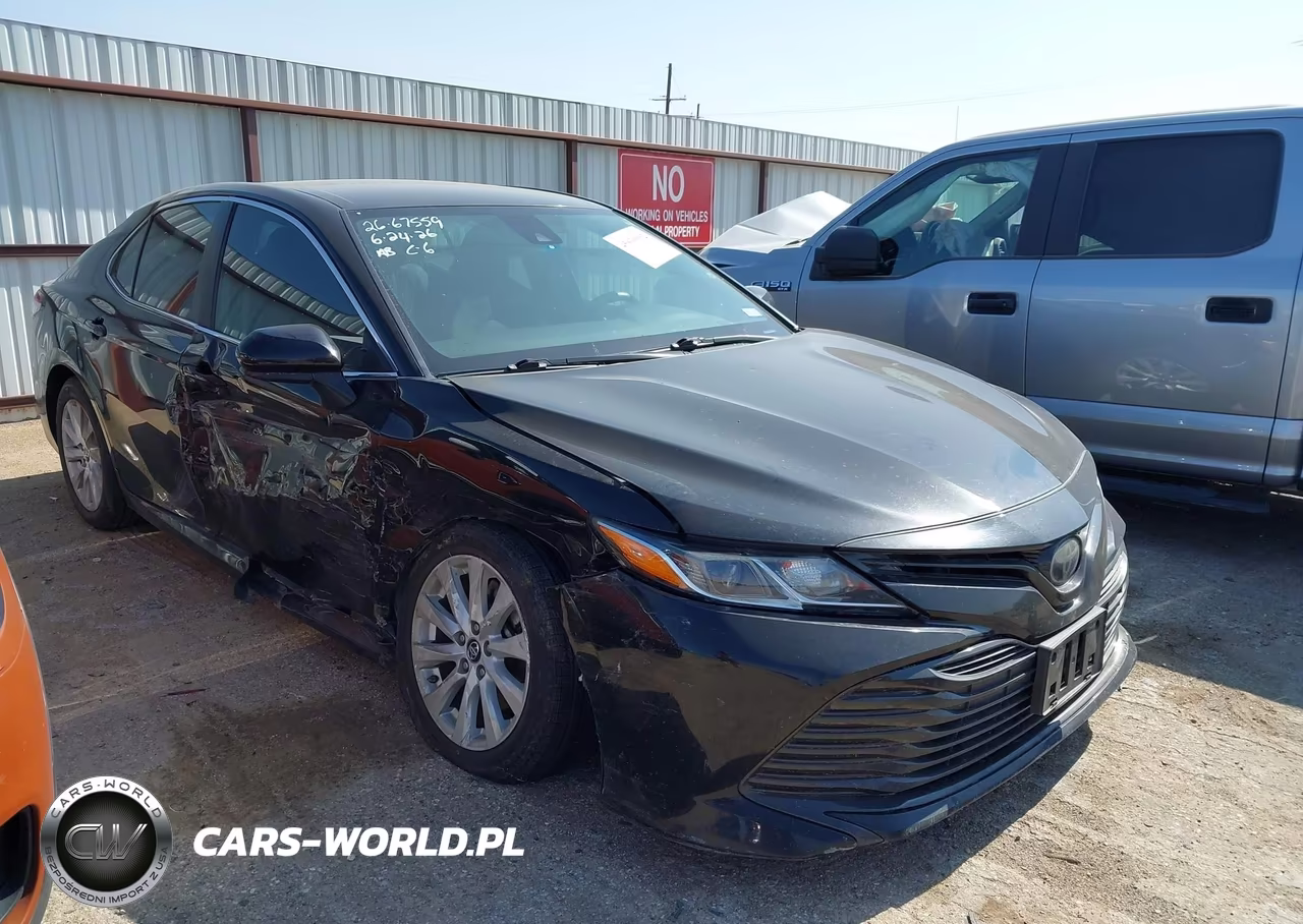 2018 Toyota Camry Le – zdjęcie 1 z 17