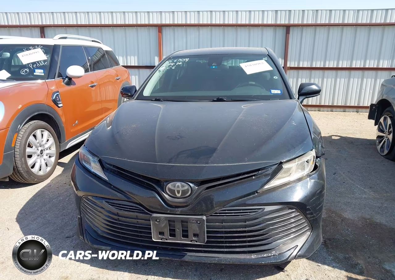2018 Toyota Camry Le VIN:4T1B11HK7JU570164 - 12