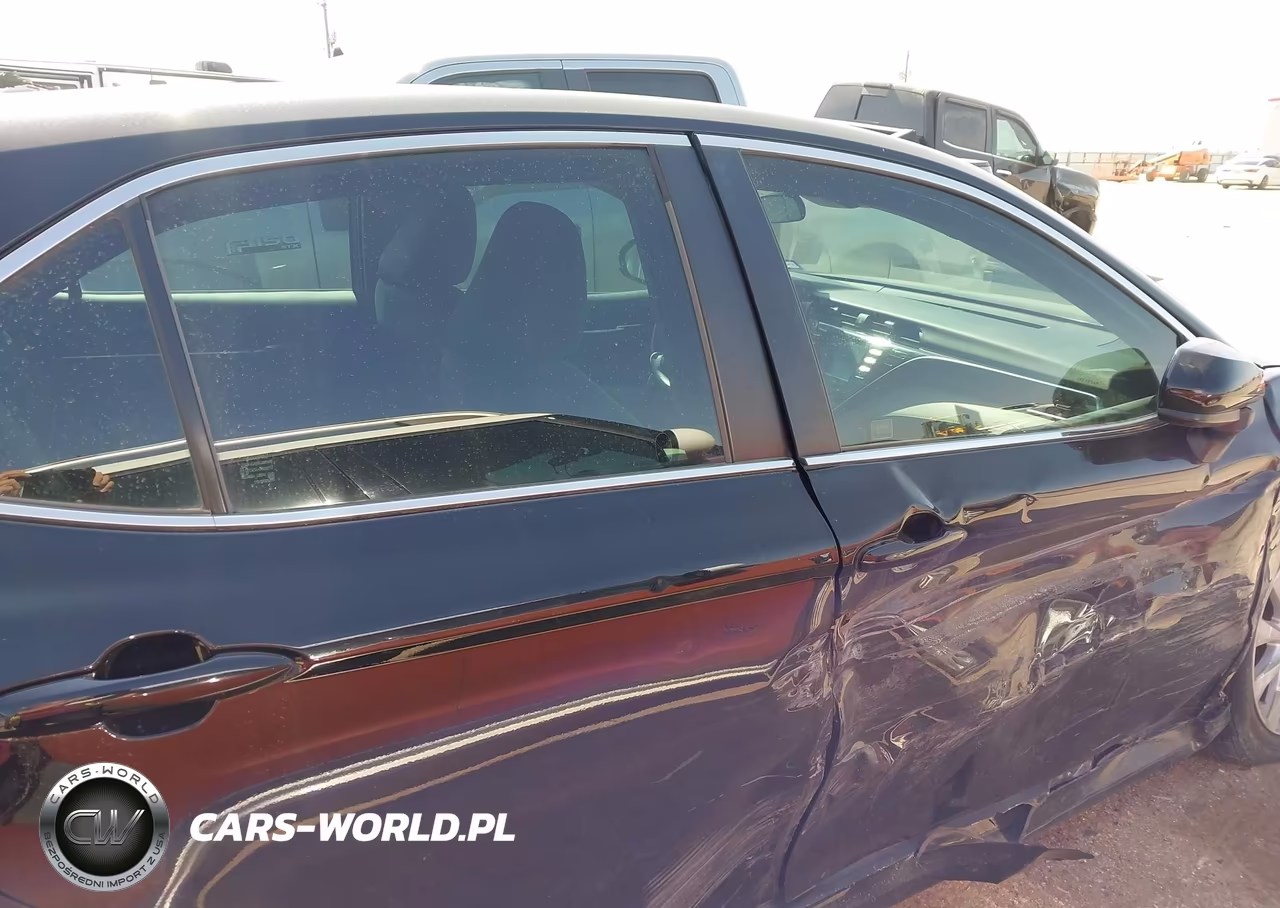 2018 Toyota Camry Le VIN:4T1B11HK7JU570164 - 13