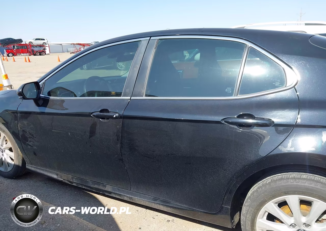 2018 Toyota Camry Le VIN:4T1B11HK7JU570164 - 14