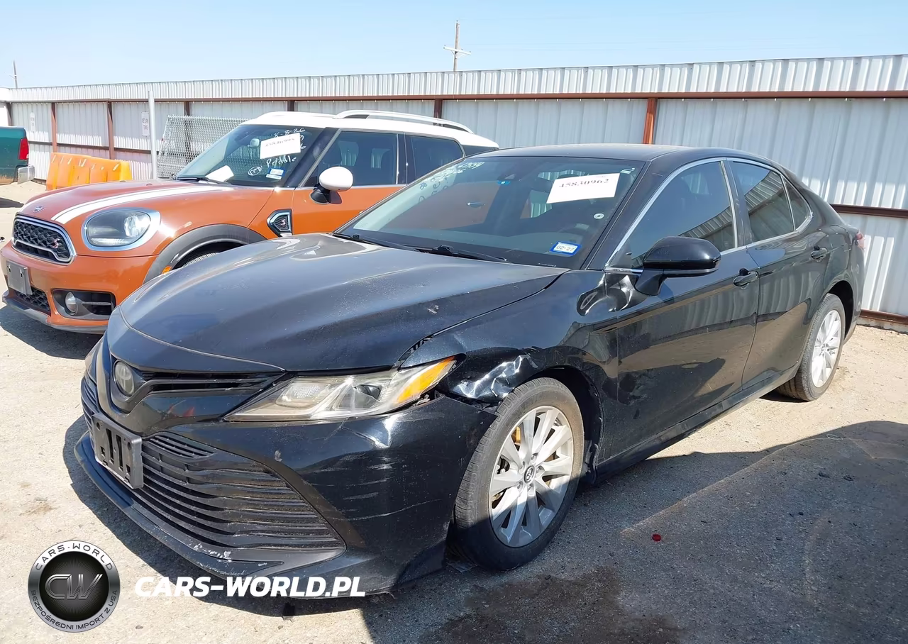 2018 Toyota Camry Le VIN:4T1B11HK7JU570164 - 2