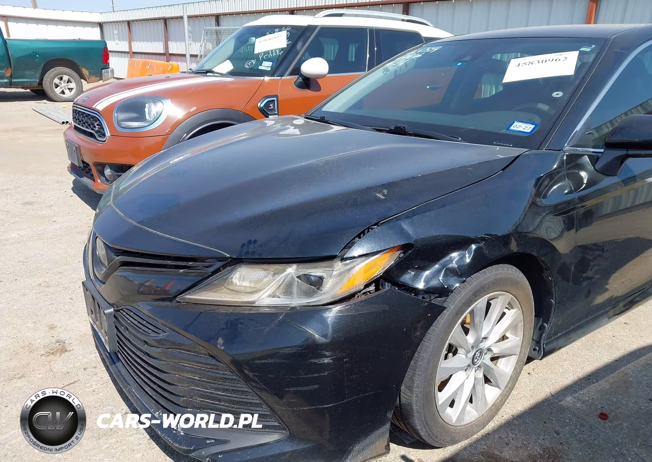 2018 Toyota Camry Le VIN:4T1B11HK7JU570164 - 6