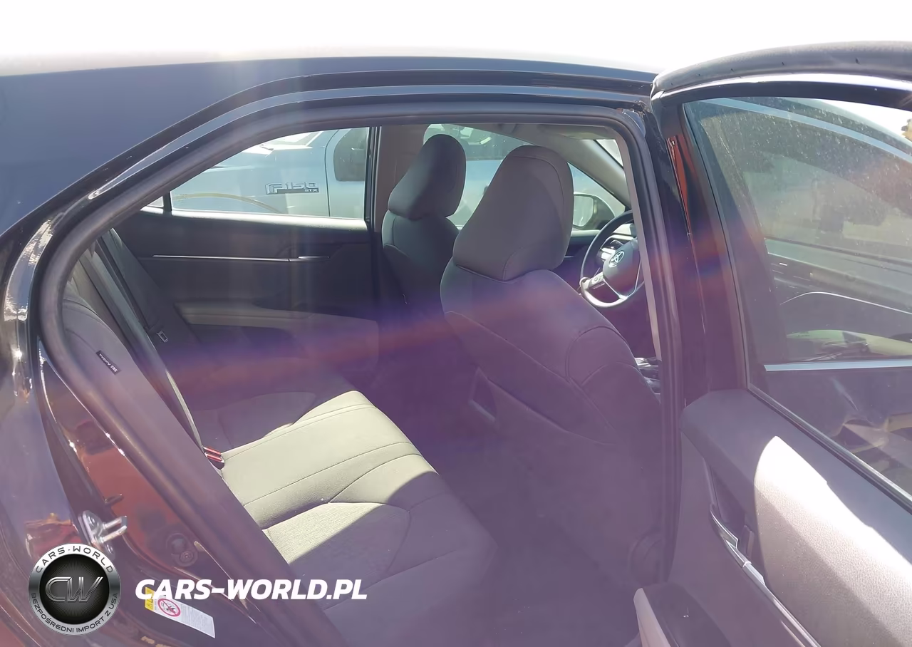 2018 Toyota Camry Le VIN:4T1B11HK7JU570164 - 8