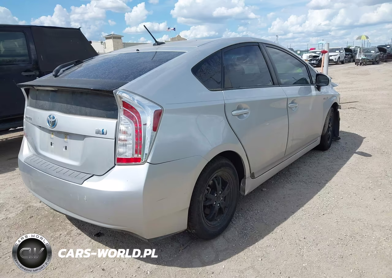 2013 Toyota Prius Four VIN:JTDKN3DU0D5556438 - 4