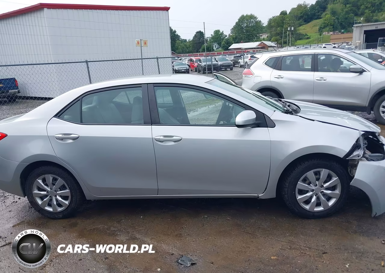 2015 Toyota Corolla Le VIN:2T1BURHE2FC340332 - 13
