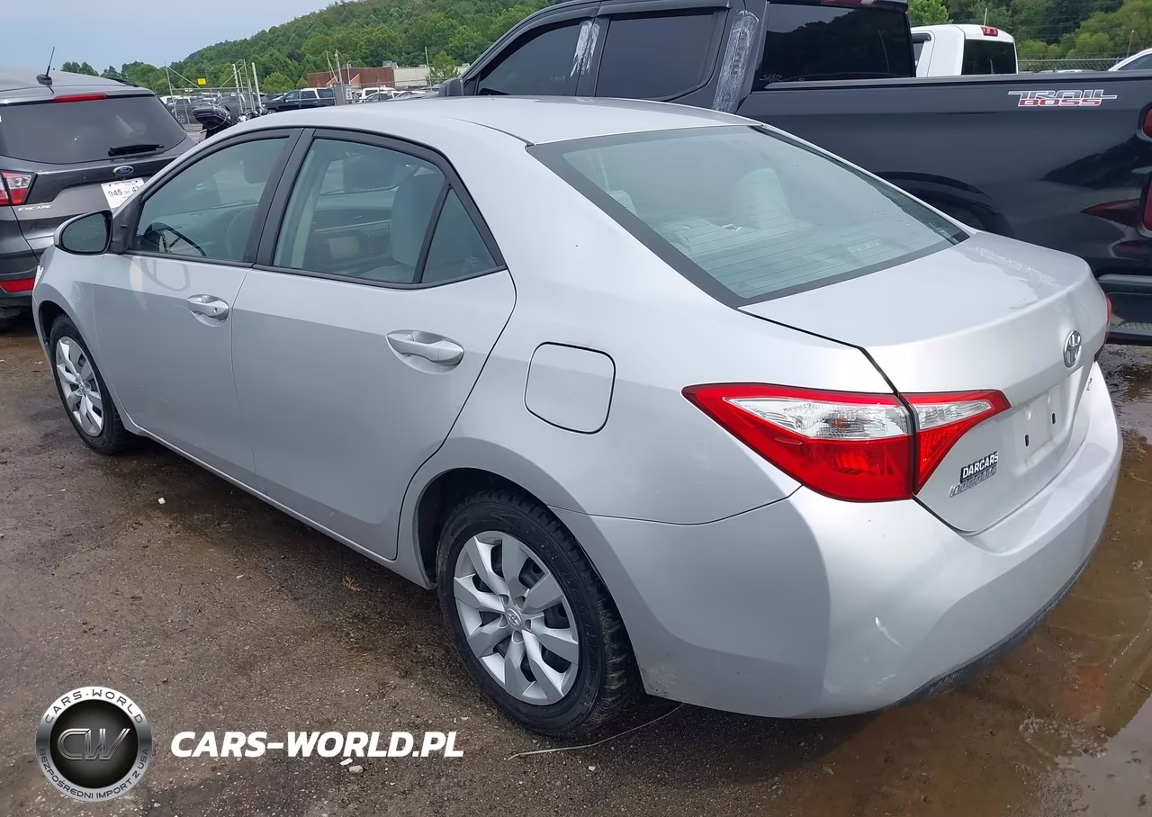 2015 Toyota Corolla Le VIN:2T1BURHE2FC340332 - 3