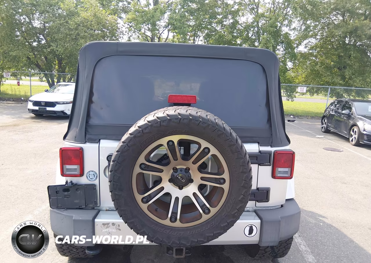 2012 Jeep Wrangler Unlimited Sahara VIN:1C4HJWEG1CL157581 - 16
