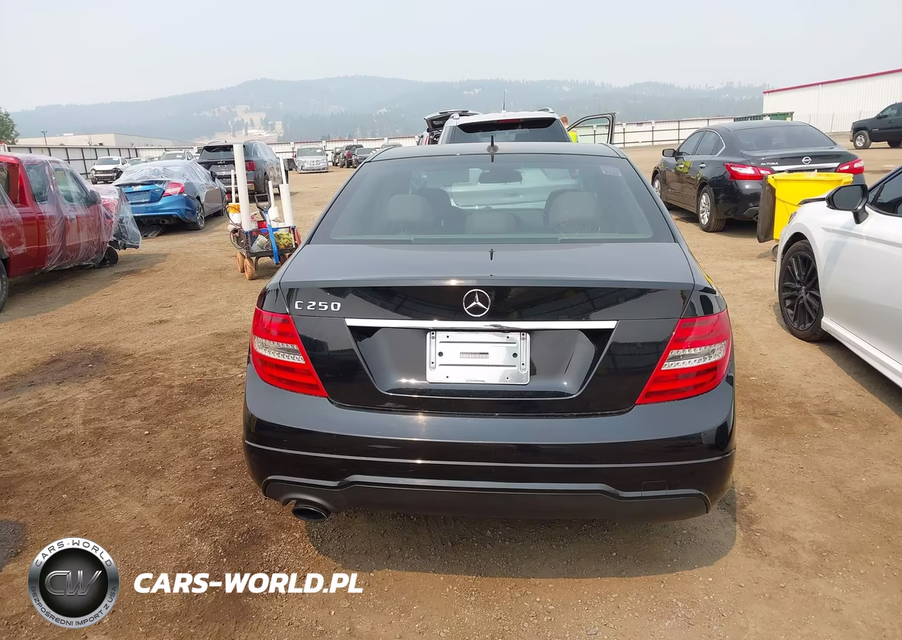 2012 Mercedes-Benz C 250 Sport VIN:WDDGF4HB9CA710352 - 16