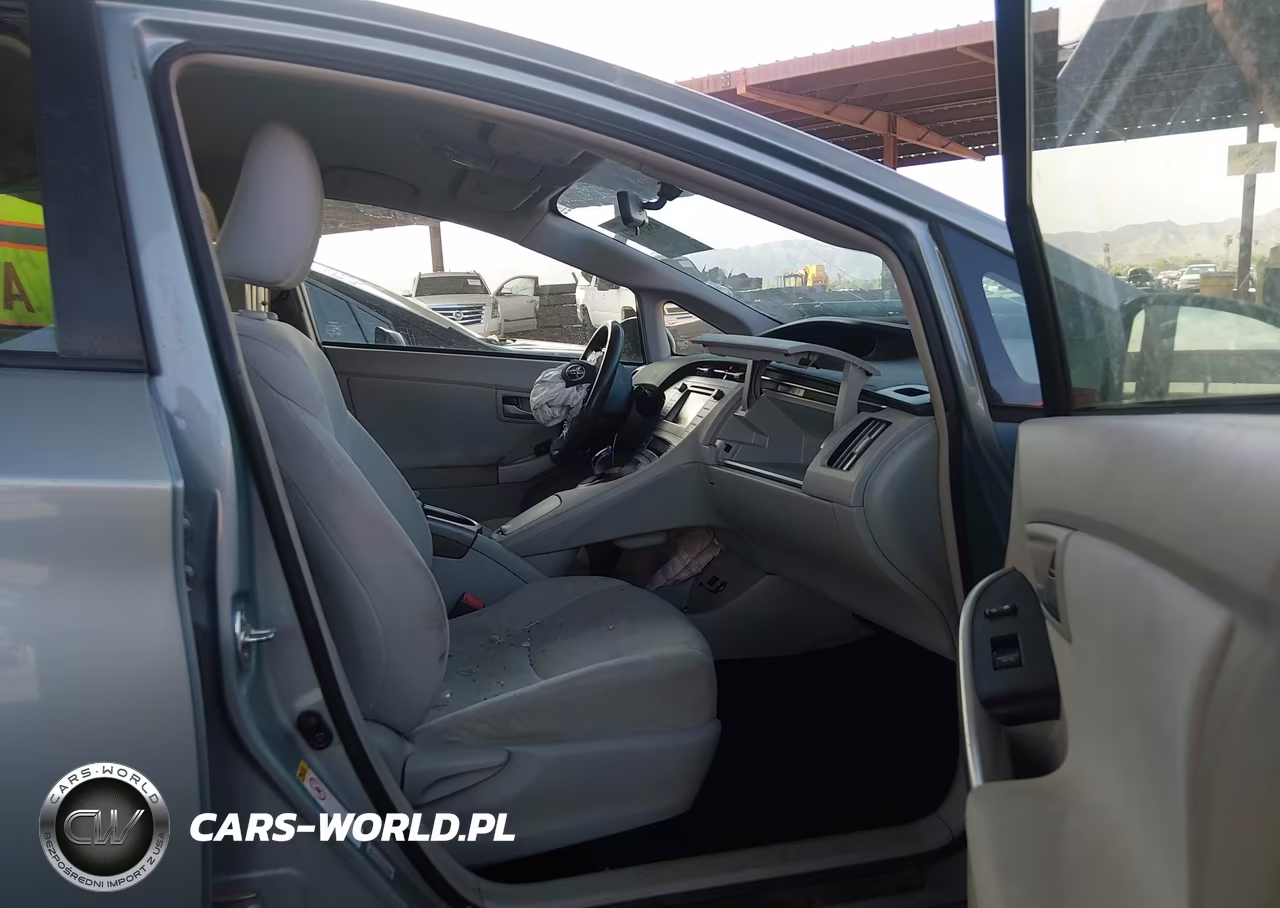 2013 Toyota Prius Two VIN:JTDKN3DU3D1649851 - 5