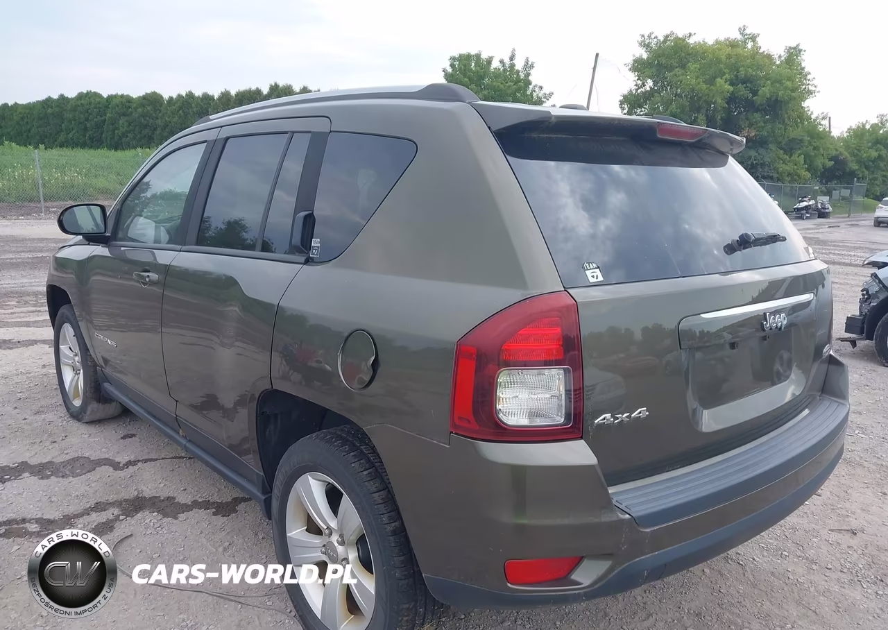 2016 Jeep Compass Latitude VIN:1C4NJDEB4GD587441 - 3