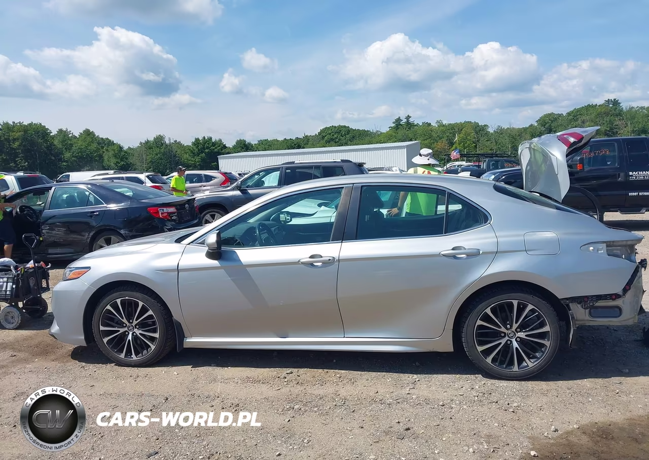 2018 Toyota Camry Se VIN:4T1B11HK8JU150204 - 15