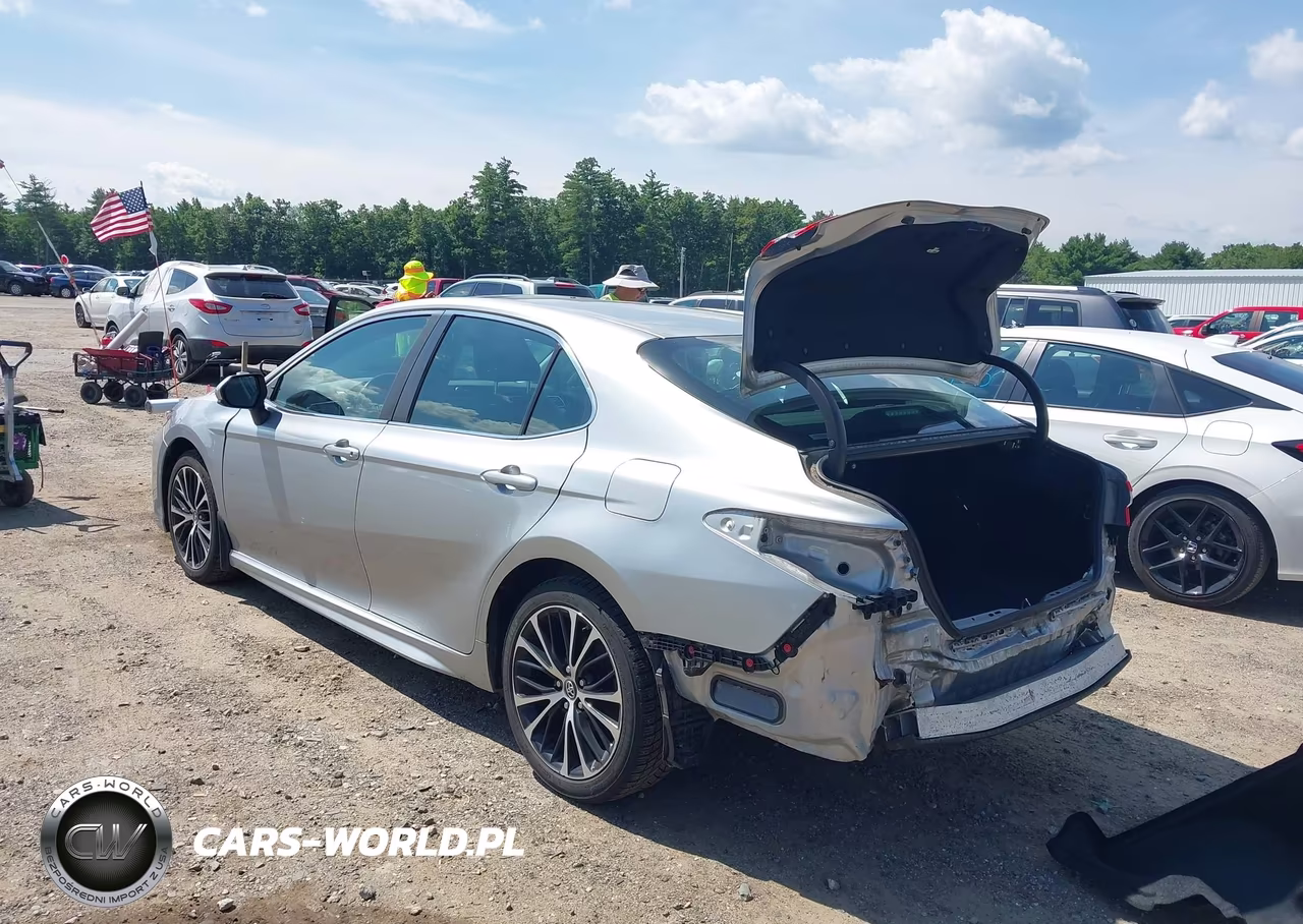 2018 Toyota Camry Se VIN:4T1B11HK8JU150204 - 3