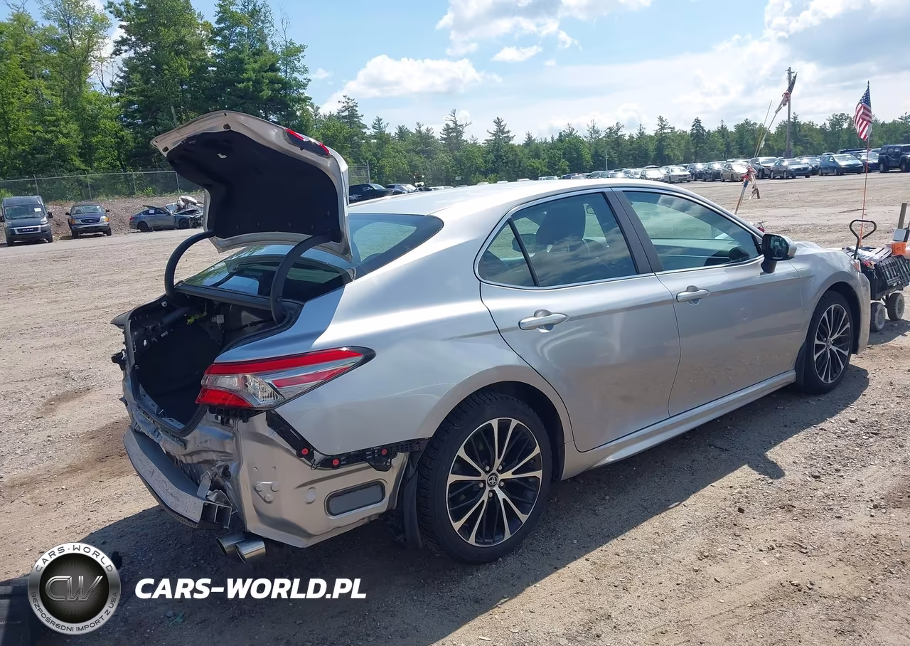 2018 Toyota Camry Se VIN:4T1B11HK8JU150204 - 4