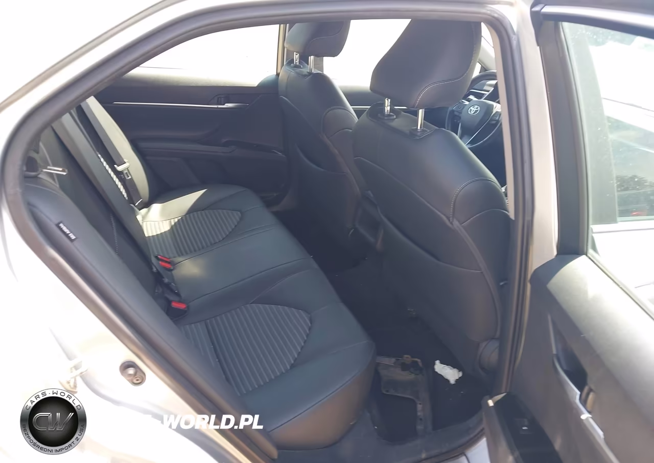 2018 Toyota Camry Se VIN:4T1B11HK8JU150204 - 8