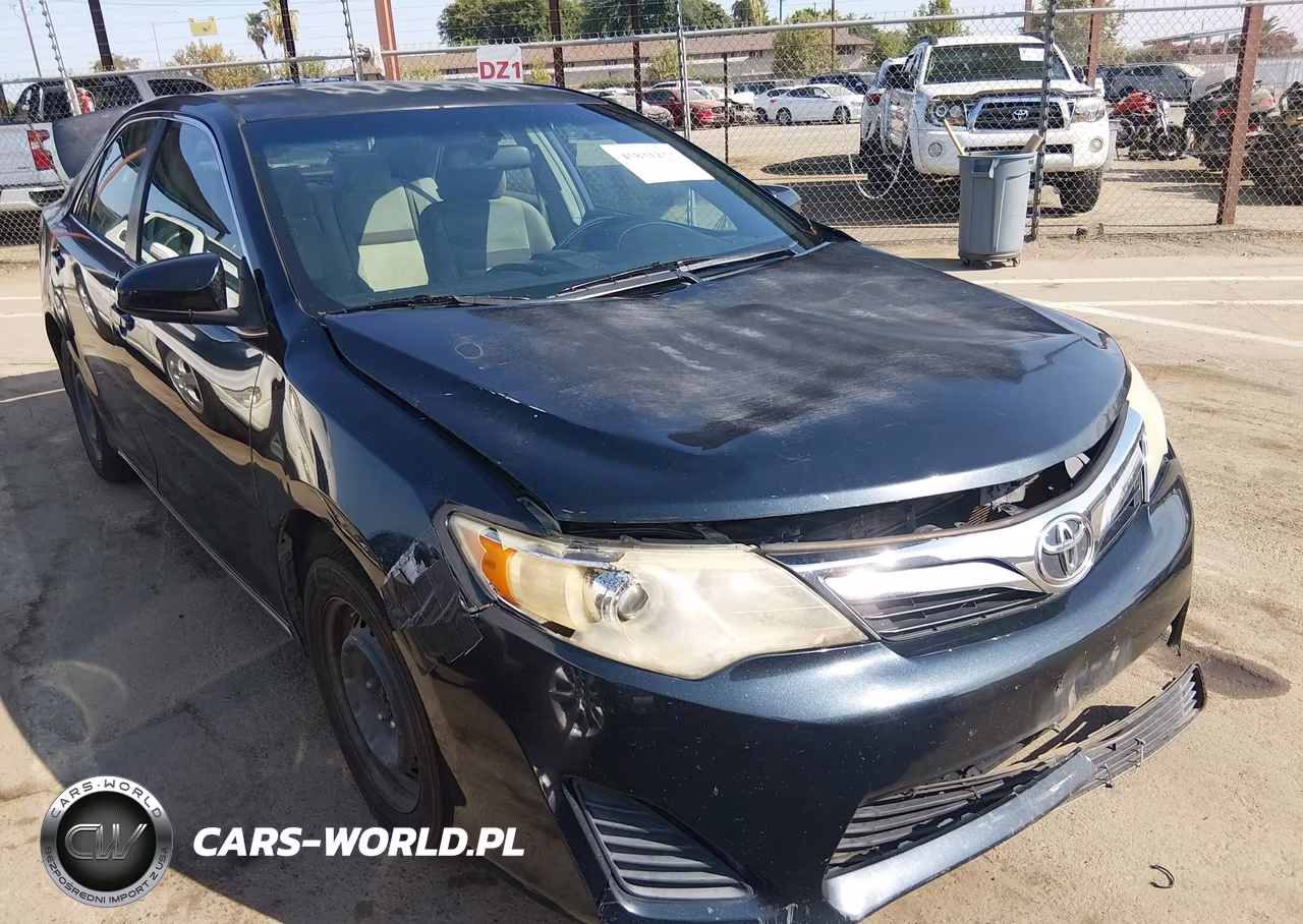2012 Toyota Camry Le – zdjęcie 1 z 14