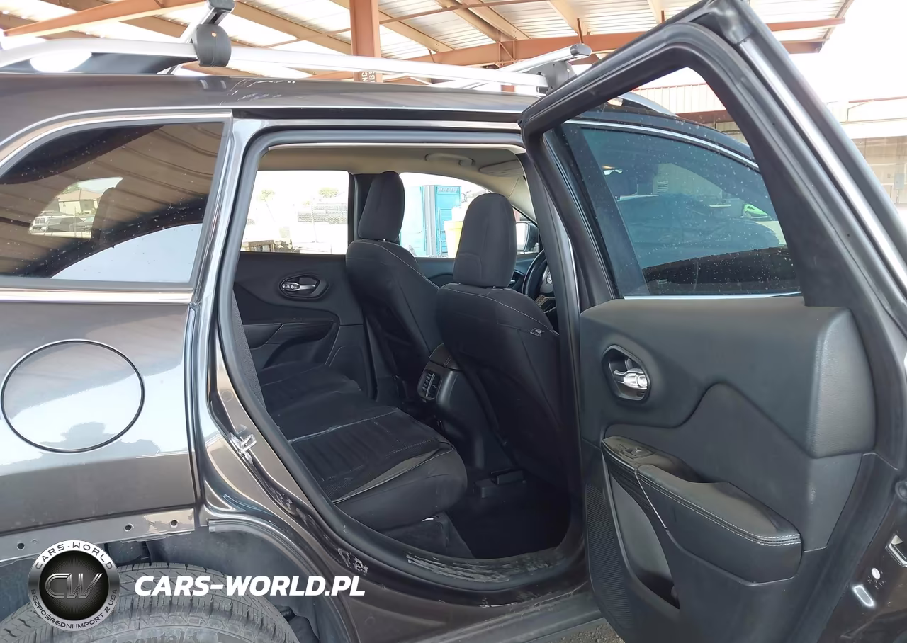2017 Jeep Cherokee Latitude VIN:1C4PJLCS7HW549701 - 8