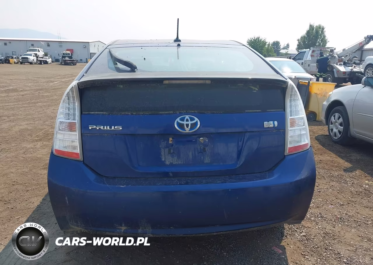 2011 Toyota Prius Two VIN:JTDKN3DU0B1421075 - 16
