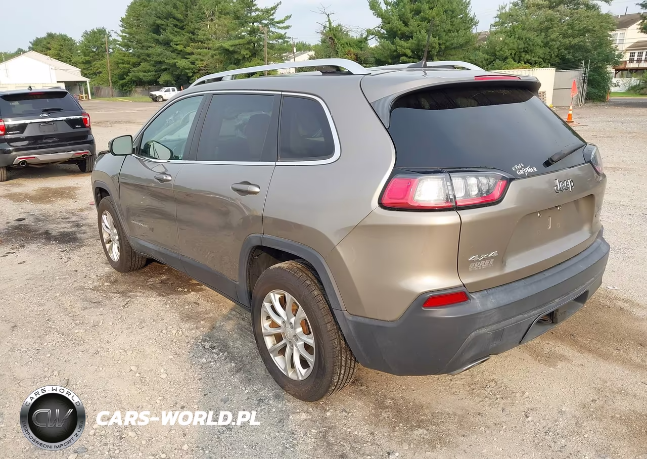 2019 Jeep Cherokee Latitude 4X4 VIN:1C4PJMCX7KD131272 - 3