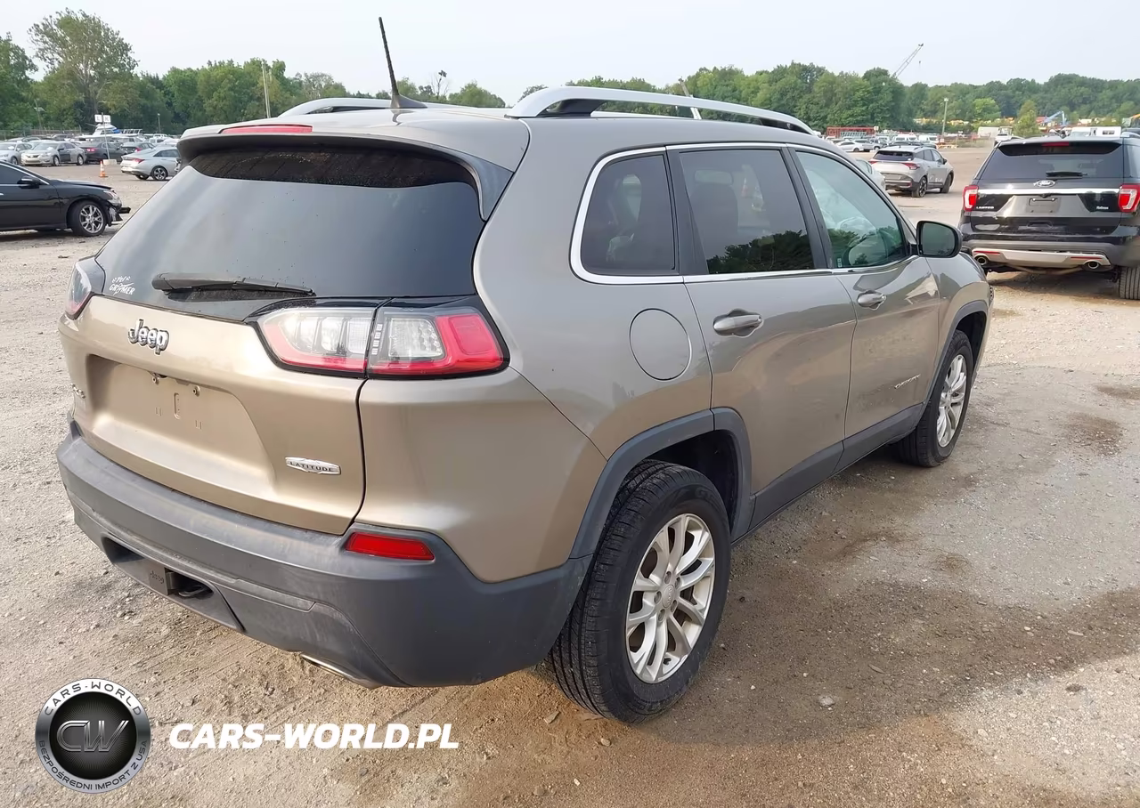 2019 Jeep Cherokee Latitude 4X4 VIN:1C4PJMCX7KD131272 - 4