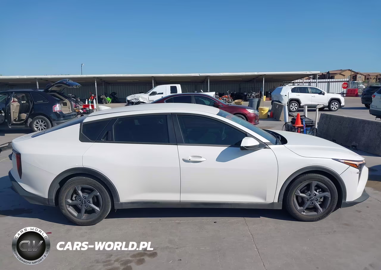 2025 Kia K4 Lxs VIN:3KPFT4DE4SE121428 - 13