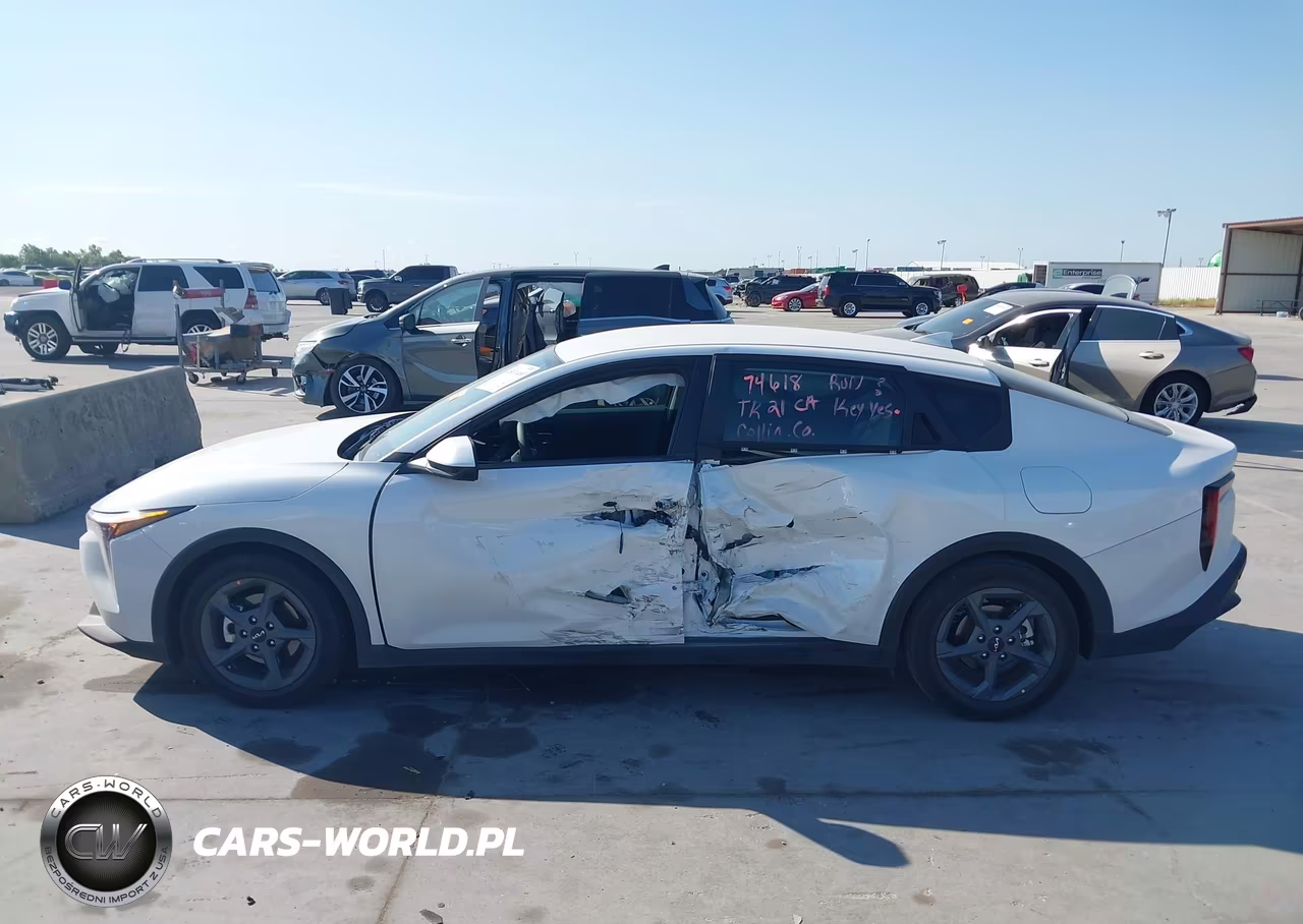 2025 Kia K4 Lxs VIN:3KPFT4DE4SE121428 - 14