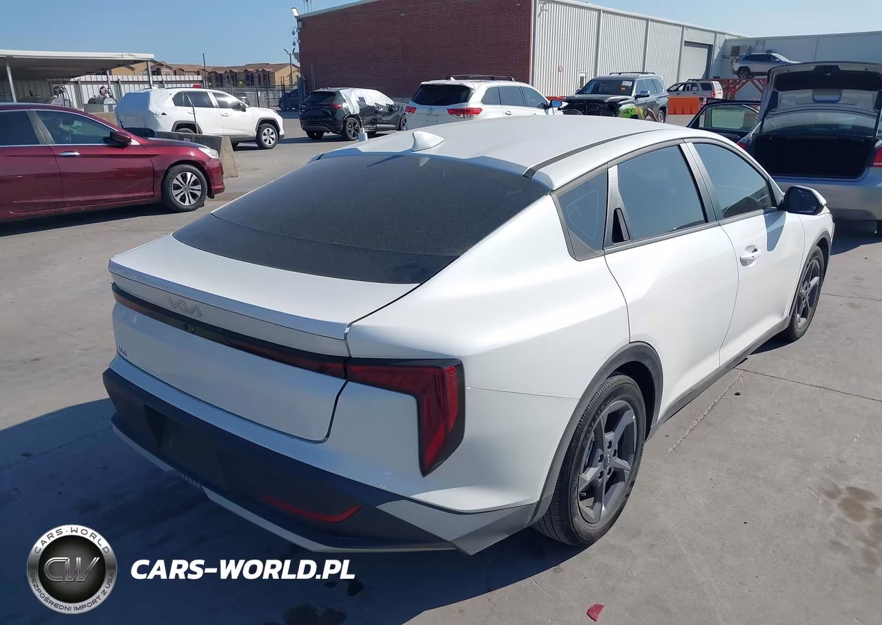 2025 Kia K4 Lxs VIN:3KPFT4DE4SE121428 - 4