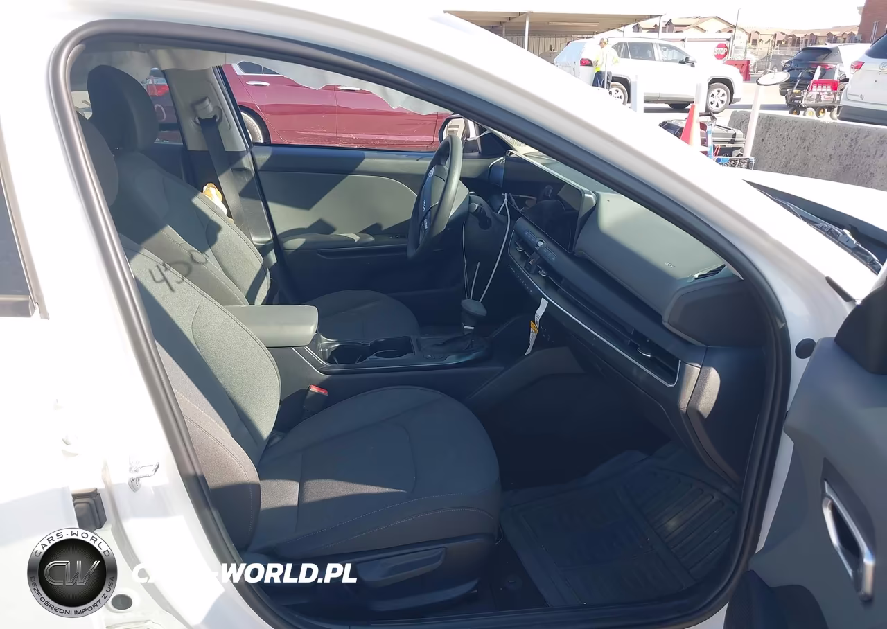 2025 Kia K4 Lxs VIN:3KPFT4DE4SE121428 - 5