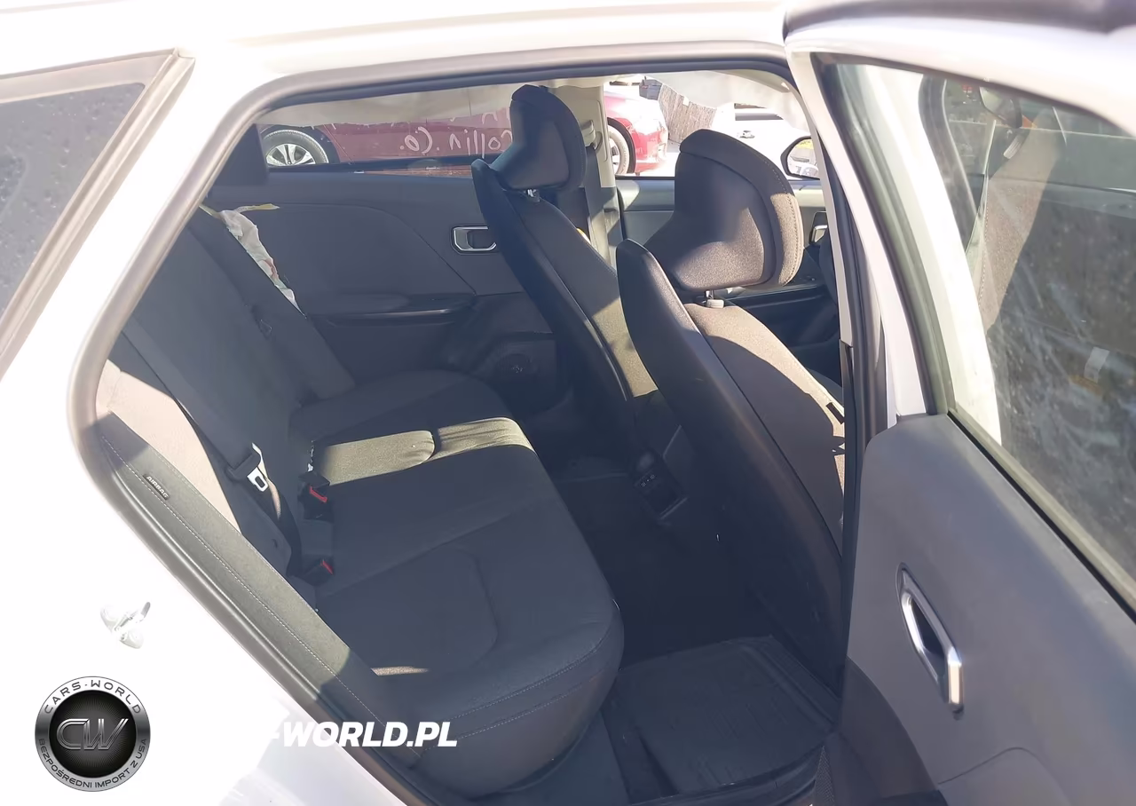 2025 Kia K4 Lxs VIN:3KPFT4DE4SE121428 - 8