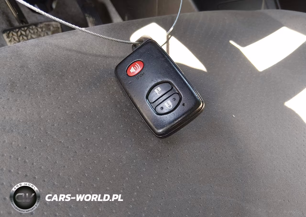 2012 Toyota Prius Three VIN:JTDKN3DU2C5474743 - 11