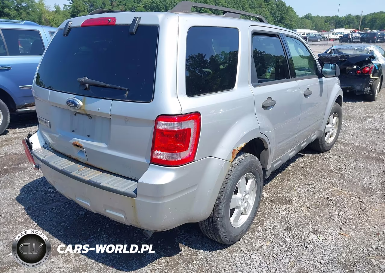 2010 Ford Escape Xlt VIN:1FMCU0D72AKA93484 - 4