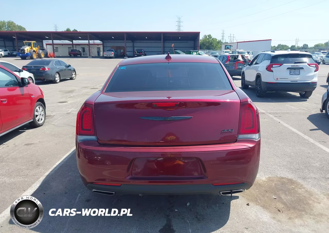 2021 Chrysler 300 Touring VIN:2C3CCAAG6MH595996 - 16