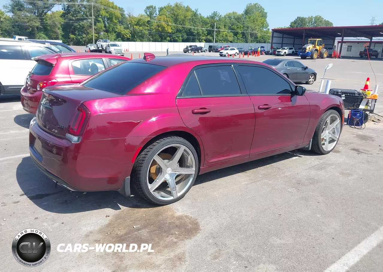 2021 Chrysler 300 Touring VIN:2C3CCAAG6MH595996 - 4