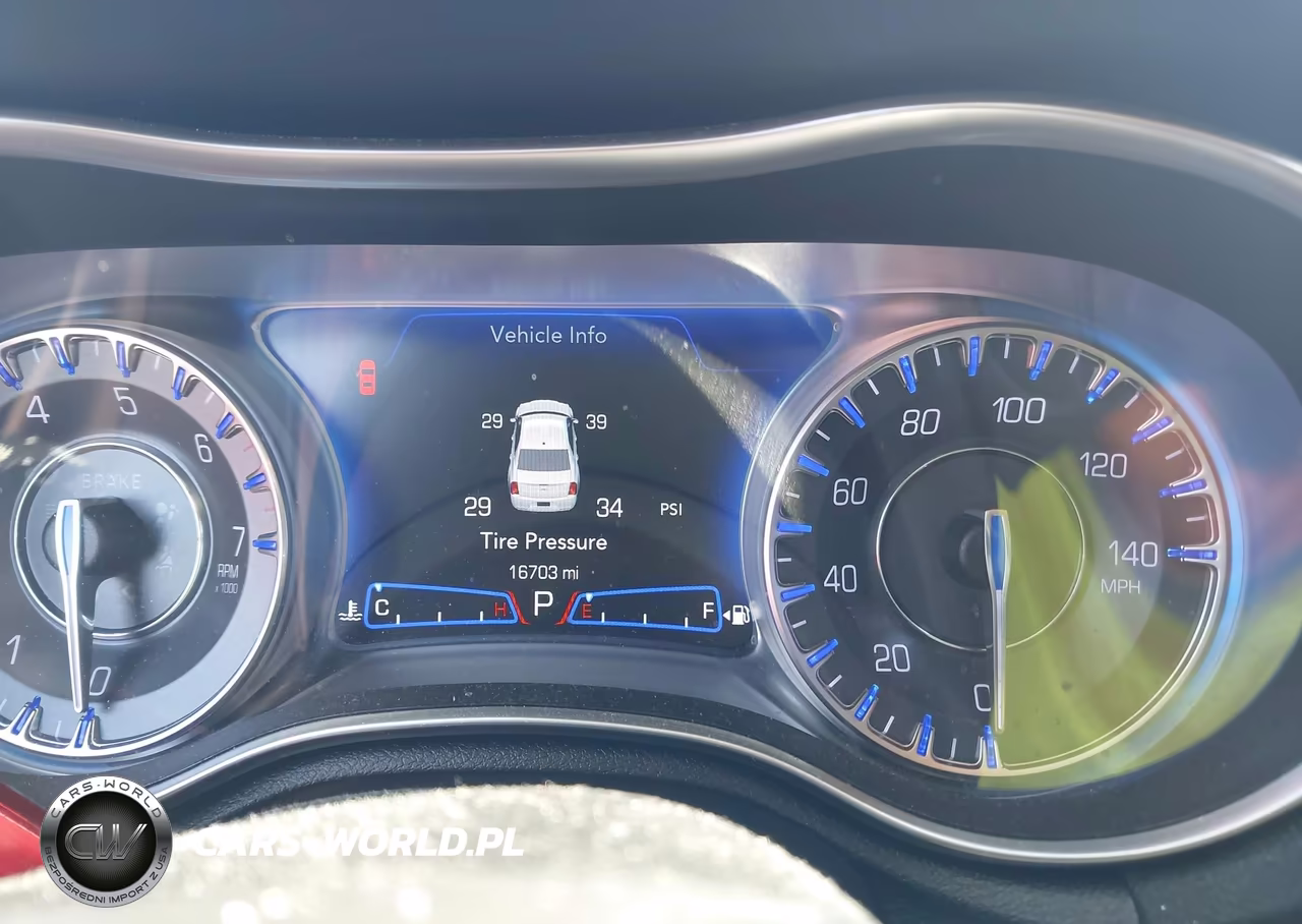 2021 Chrysler 300 Touring VIN:2C3CCAAG6MH595996 - 7