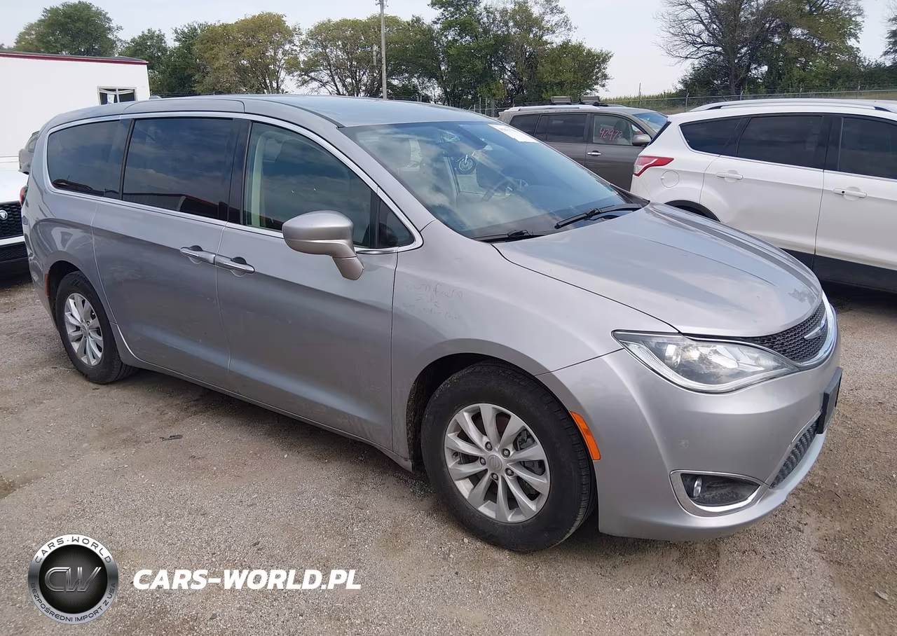 2019 Chrysler Pacifica Touring Plus VIN:2C4RC1FG7KR528460 - 1