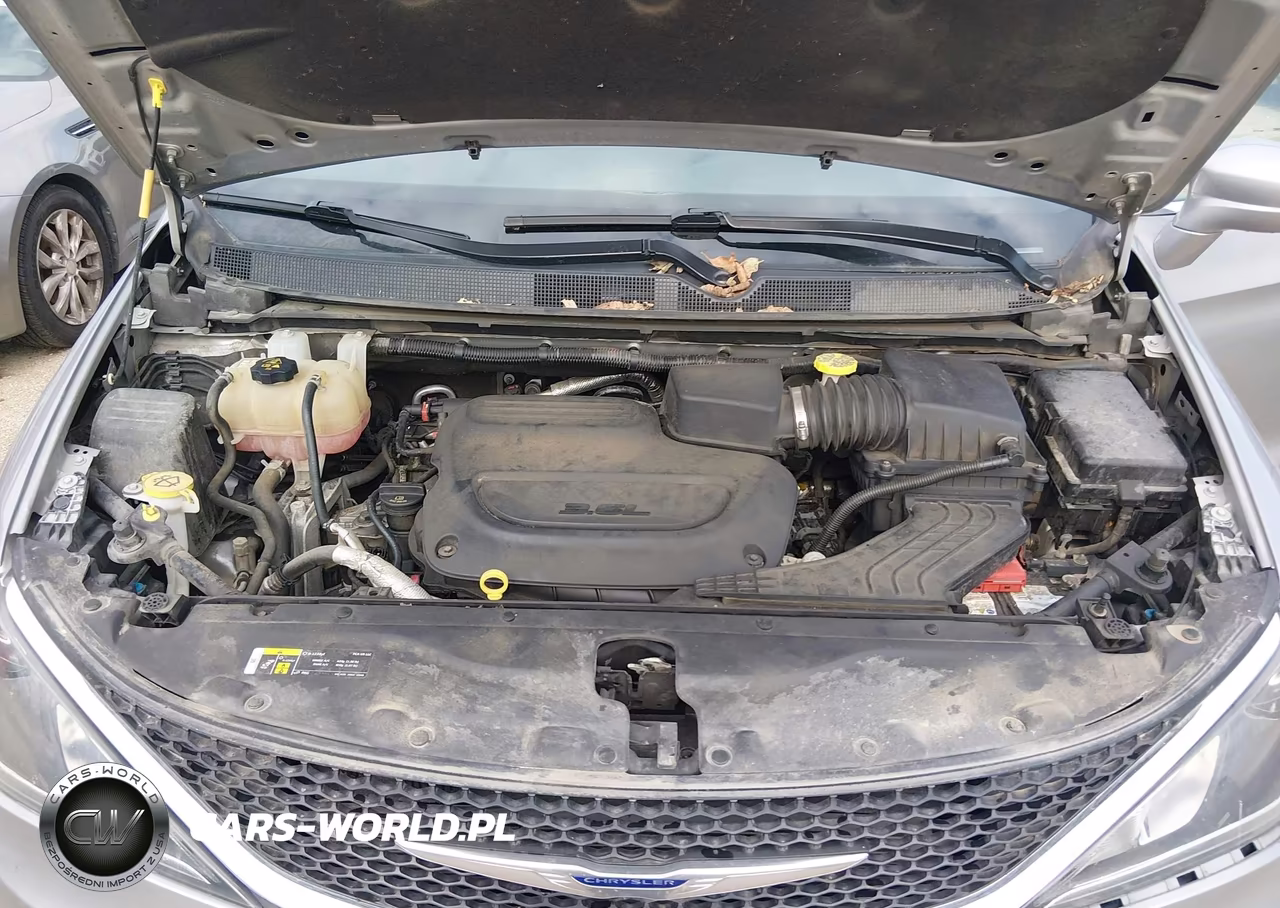 2019 Chrysler Pacifica Touring Plus VIN:2C4RC1FG7KR528460 - 10