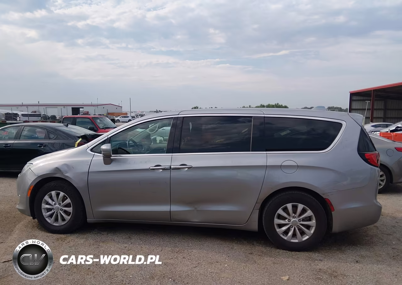 2019 Chrysler Pacifica Touring Plus VIN:2C4RC1FG7KR528460 - 14