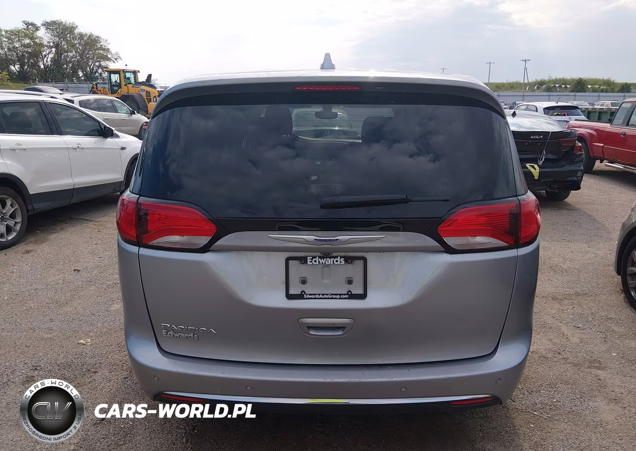 2019 Chrysler Pacifica Touring Plus VIN:2C4RC1FG7KR528460 - 16