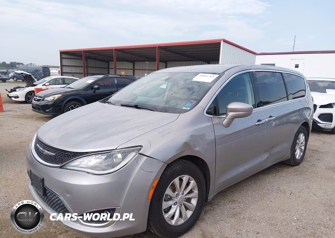 2019 Chrysler Pacifica Touring Plus VIN:2C4RC1FG7KR528460 - 6
