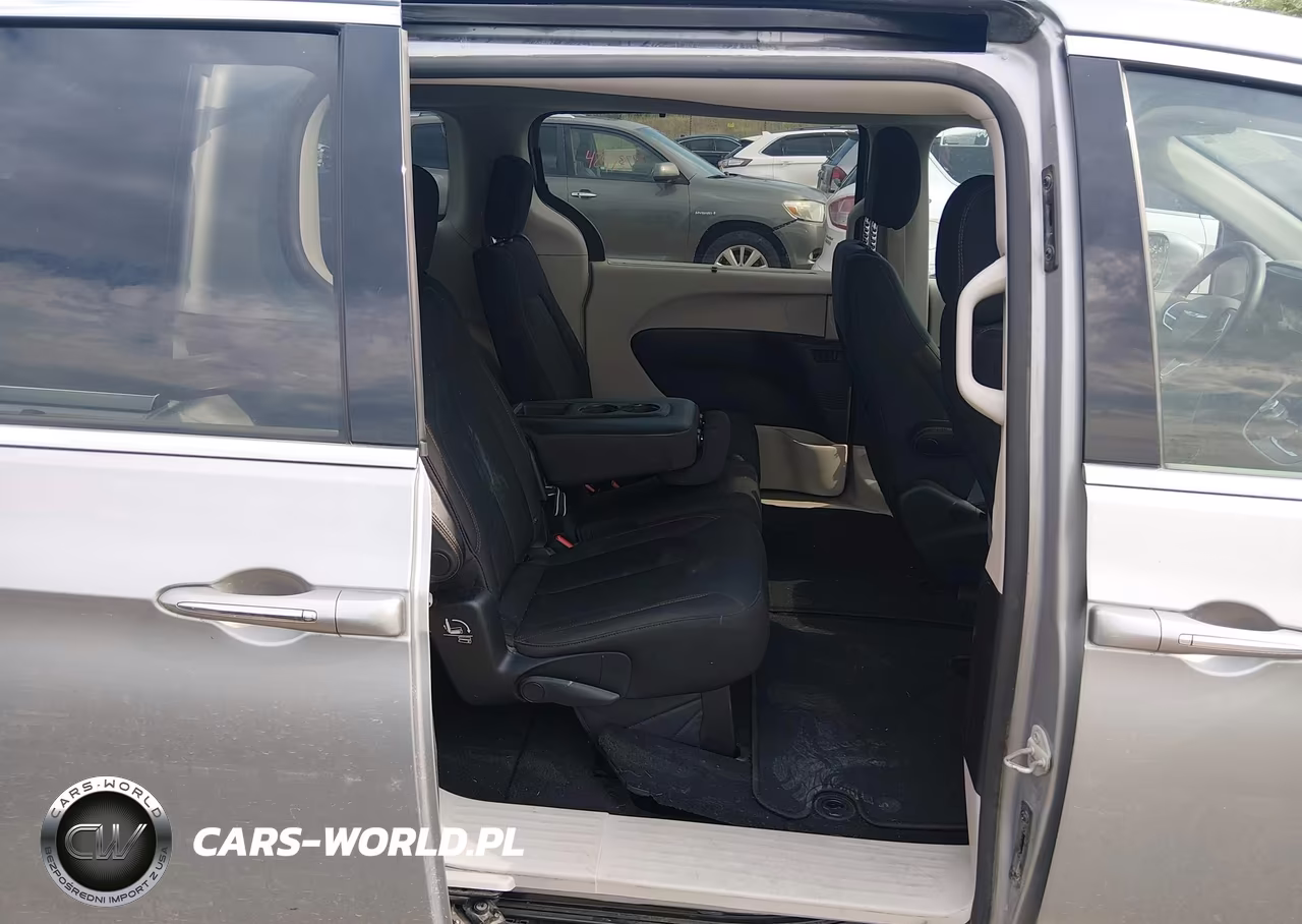 2019 Chrysler Pacifica Touring Plus VIN:2C4RC1FG7KR528460 - 8