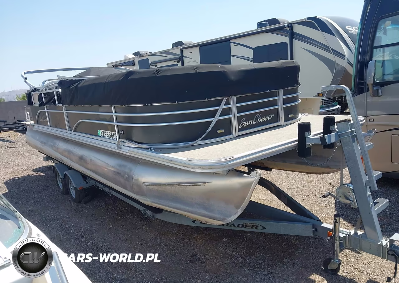 2017 Sun Chaser Boat