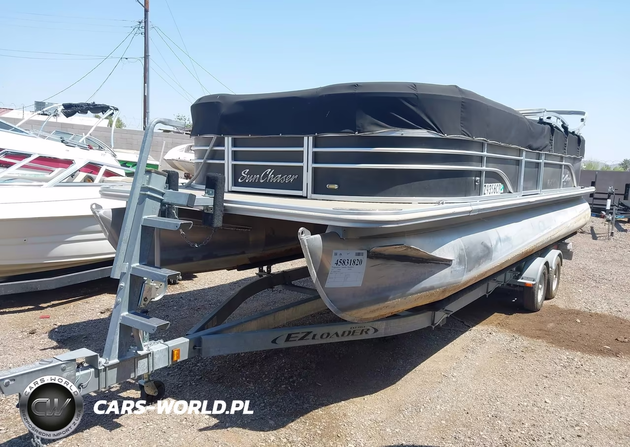2017 Sun Chaser Boat VIN:SUN21082F617 - 2
