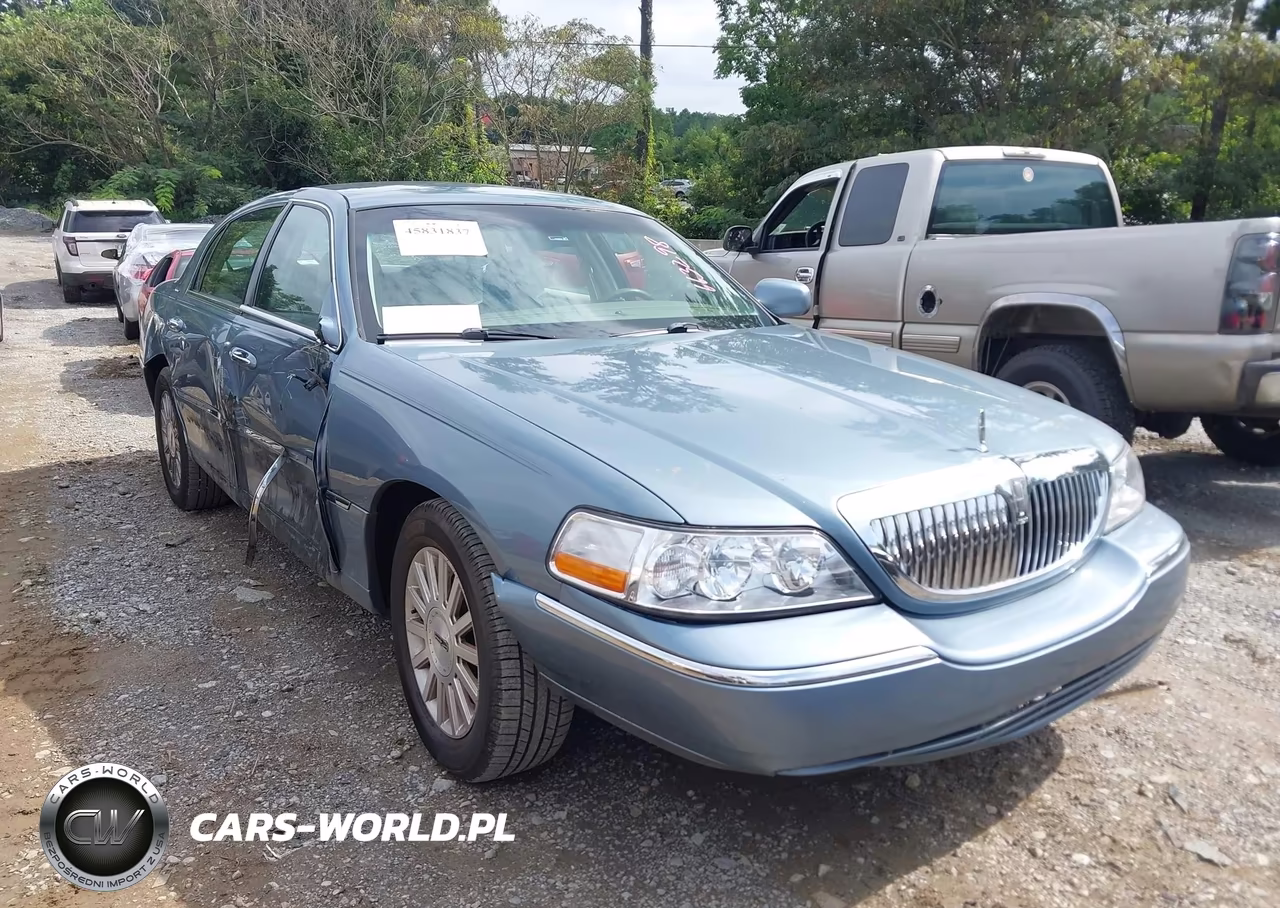 2004 Lincoln Town Car Signature
