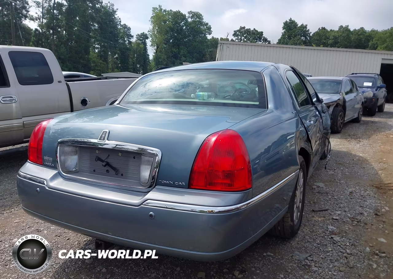 2004 Lincoln Town Car Signature VIN:1LNHM81W54Y663298 - 4