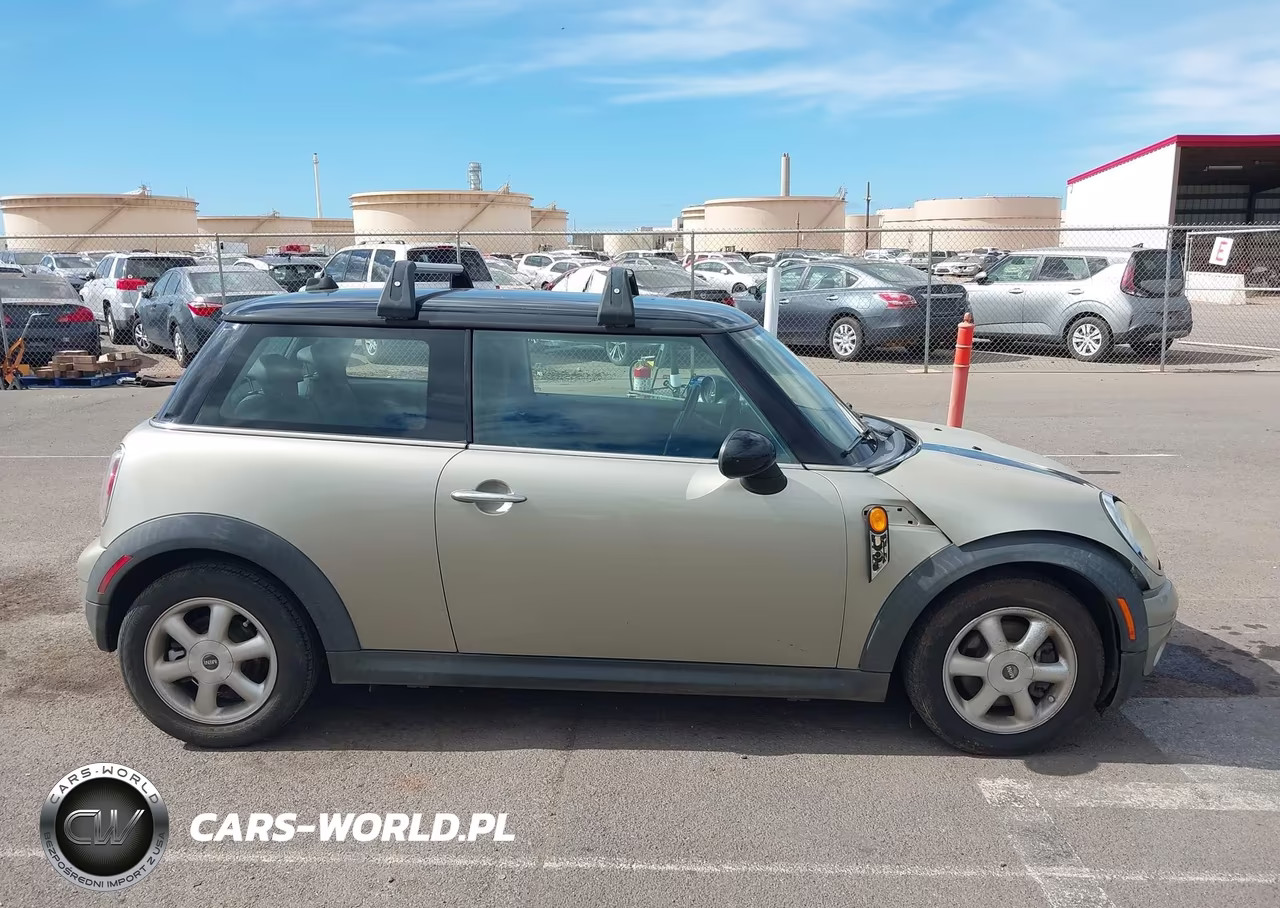 2010 Mini Cooper VIN:WMWMF3C50ATZ22256 - 14