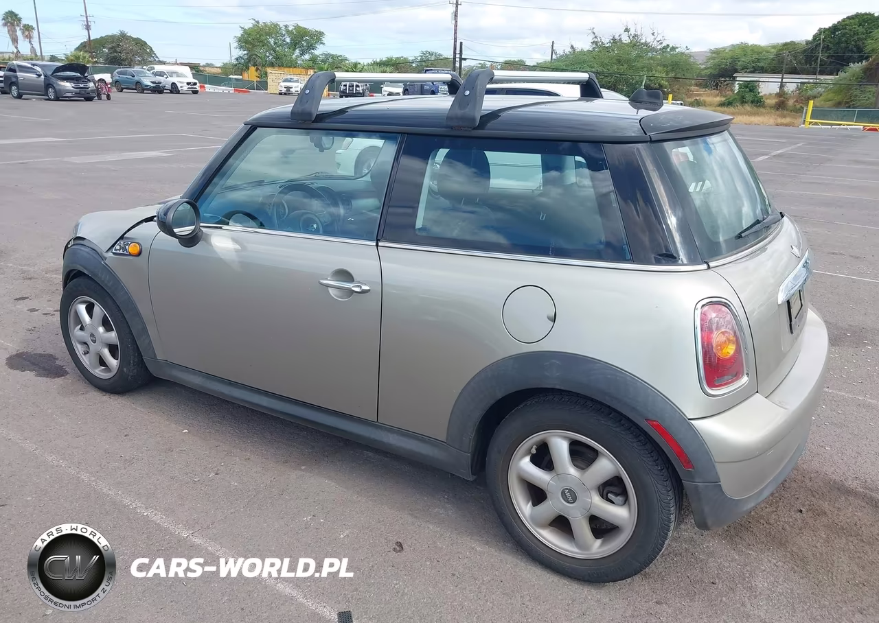 2010 Mini Cooper VIN:WMWMF3C50ATZ22256 - 3